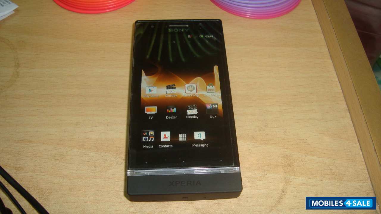 Black Sony Xperia U