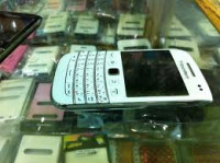 White BlackBerry Bold 9790