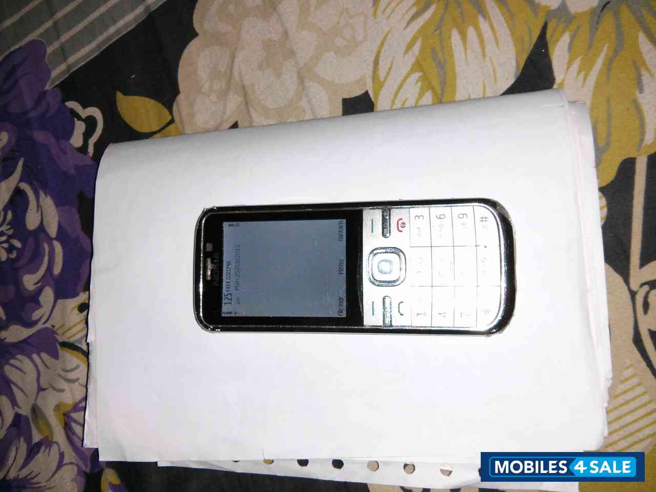 White Nokia C5