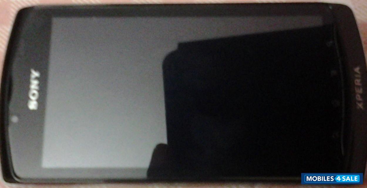 Black Sony Xperia neo L