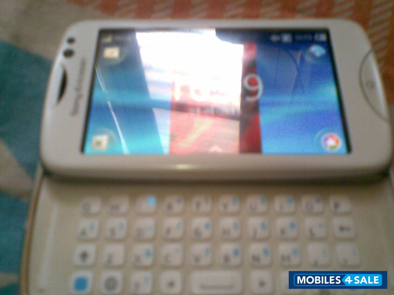 White Sony Ericsson ck15i White Sony Ericsson ck15i
