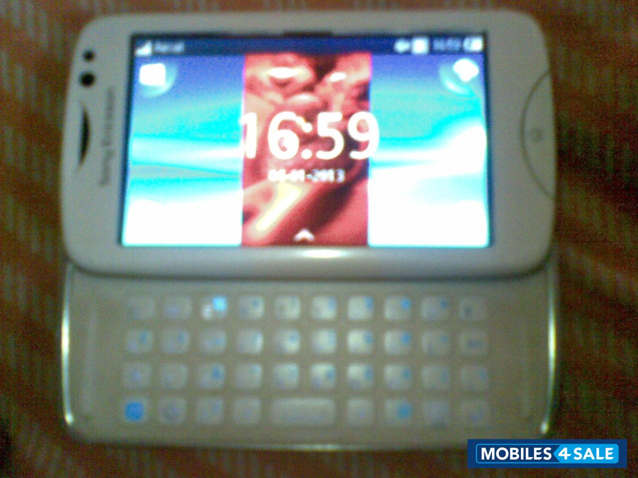White Sony Ericsson ck15i White Sony Ericsson ck15i