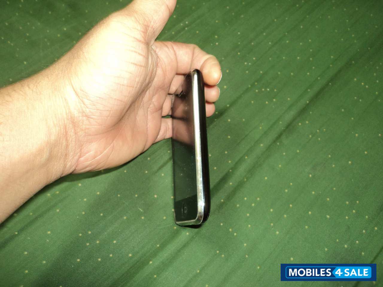 Black Apple iPhone 3GS Black Apple iPhone 3GS