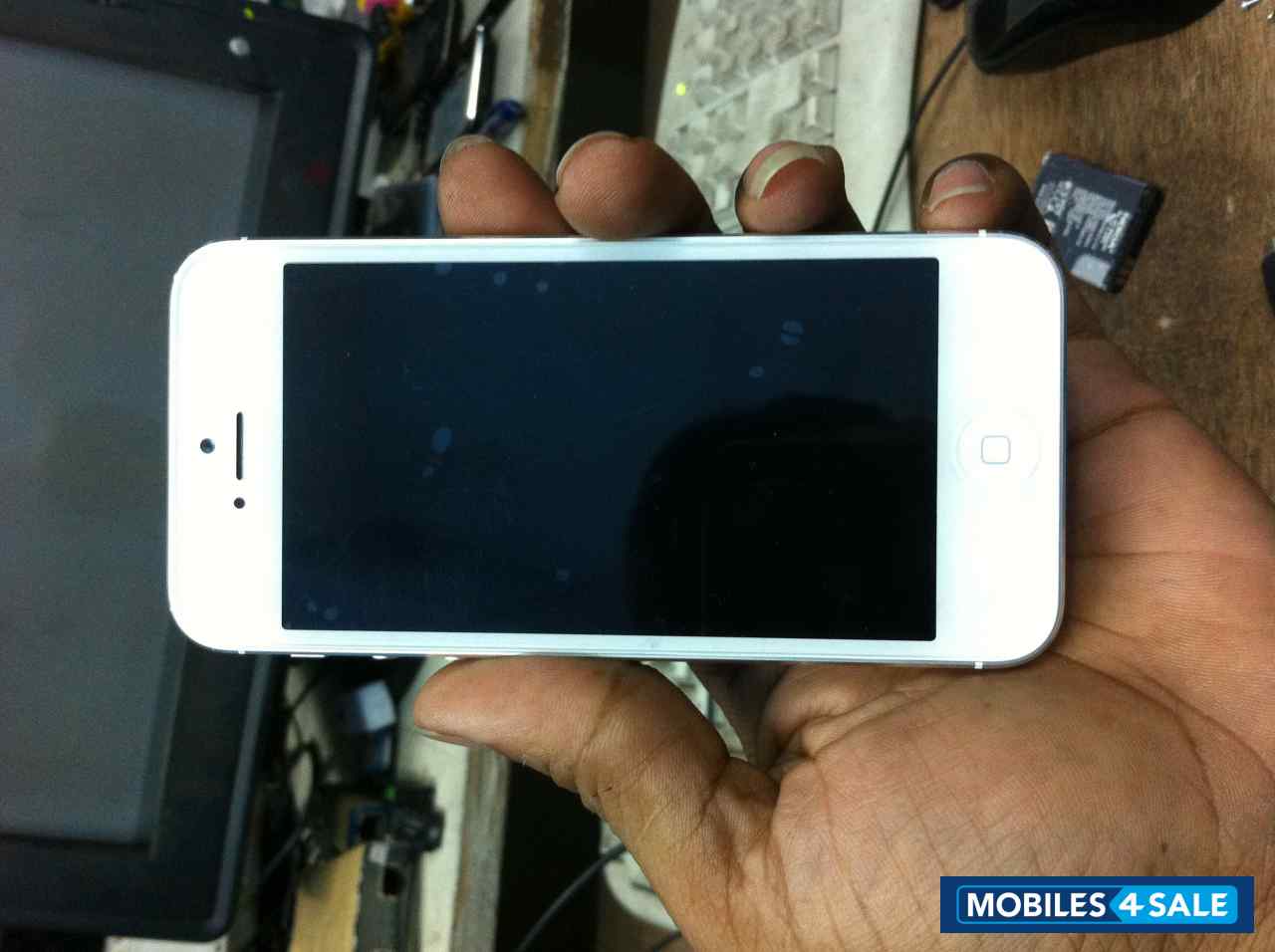 White Apple iPhone 5