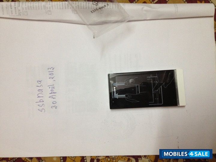 White Sony Xperia U White Sony Xperia U