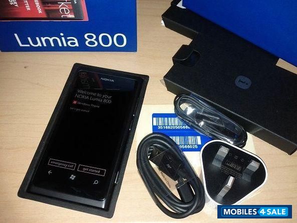 Black Nokia Lumia 800