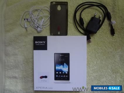 Black Sony Xperia sola