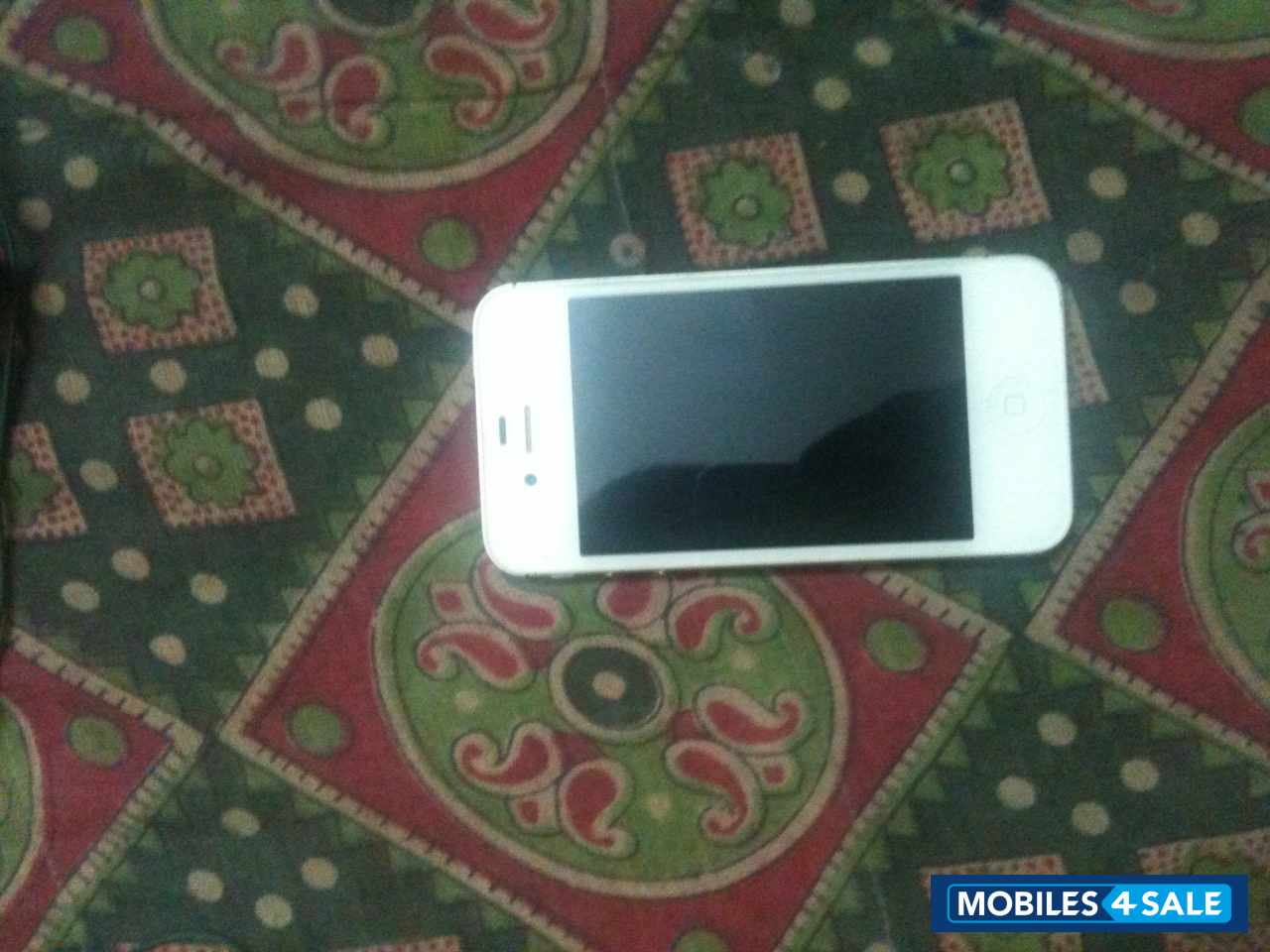 White Apple iPhone 4S