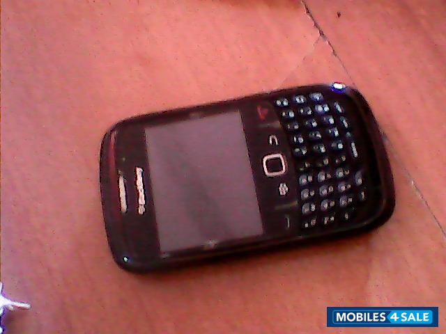 Black BlackBerry  8520
