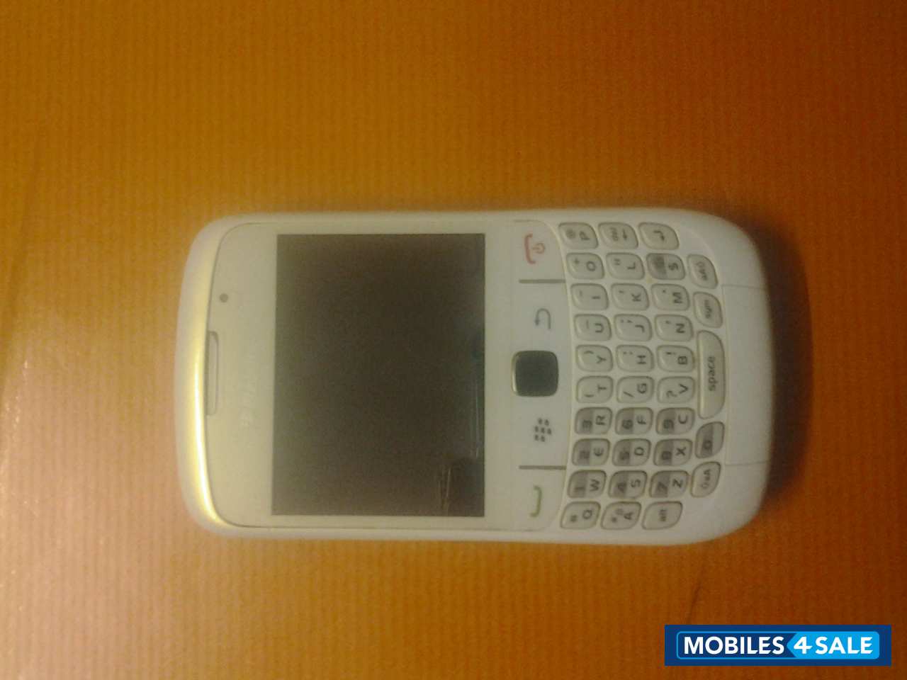 White BlackBerry Curve 8520