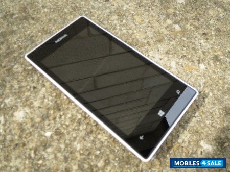 White Nokia Lumia 520