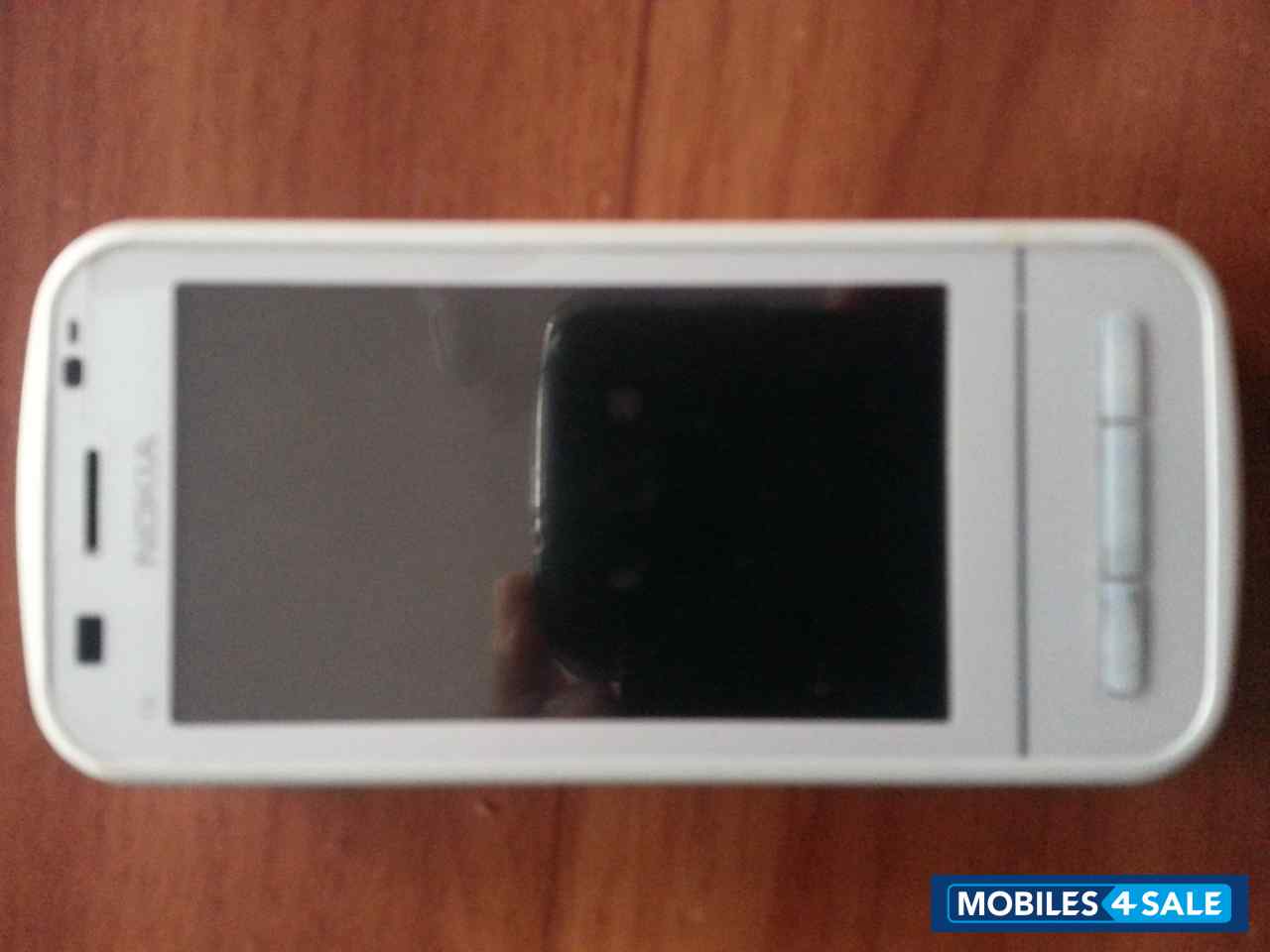 White Nokia C6