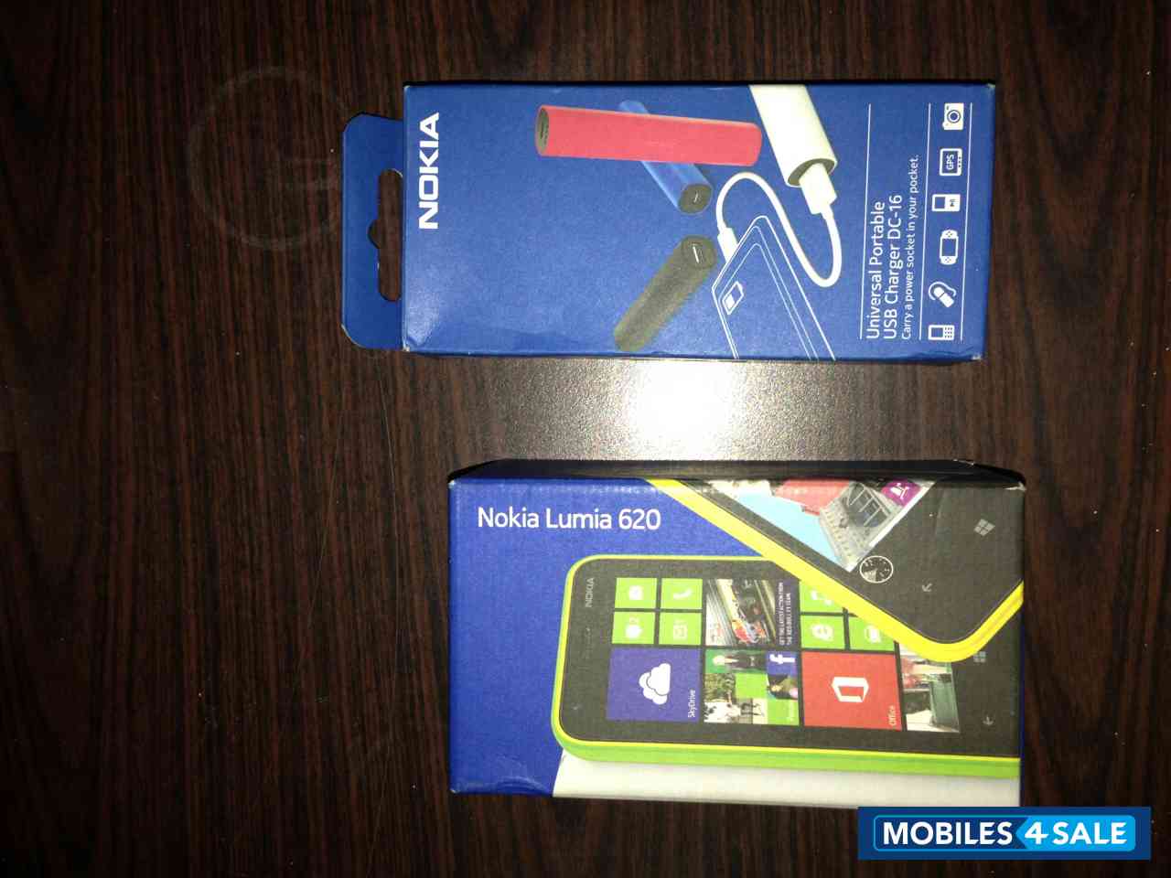 White Nokia Lumia 620