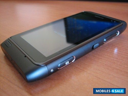 Black Nokia N8