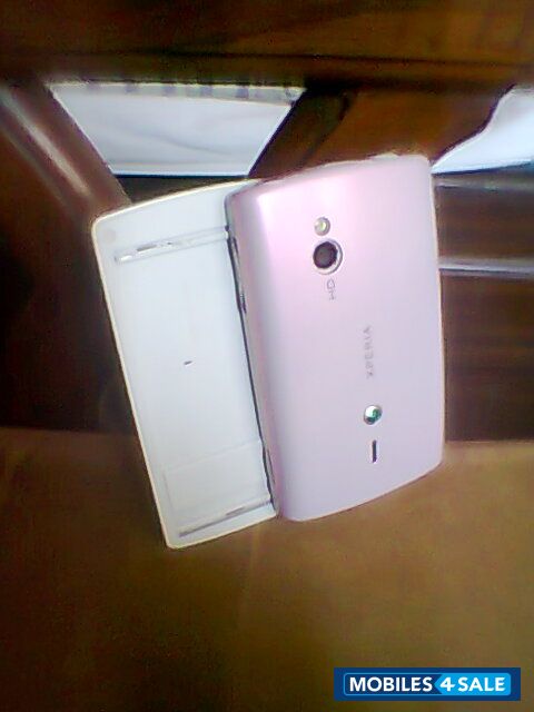 White Sony Ericsson Xperia mini pro