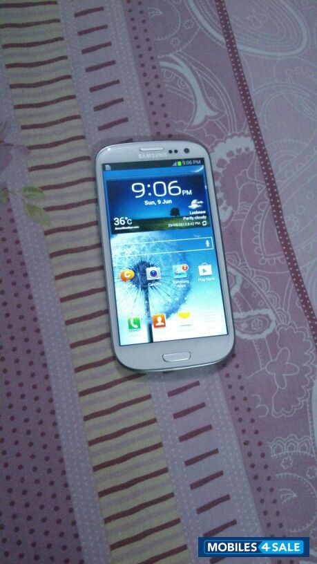 White Samsung Galaxy S3
