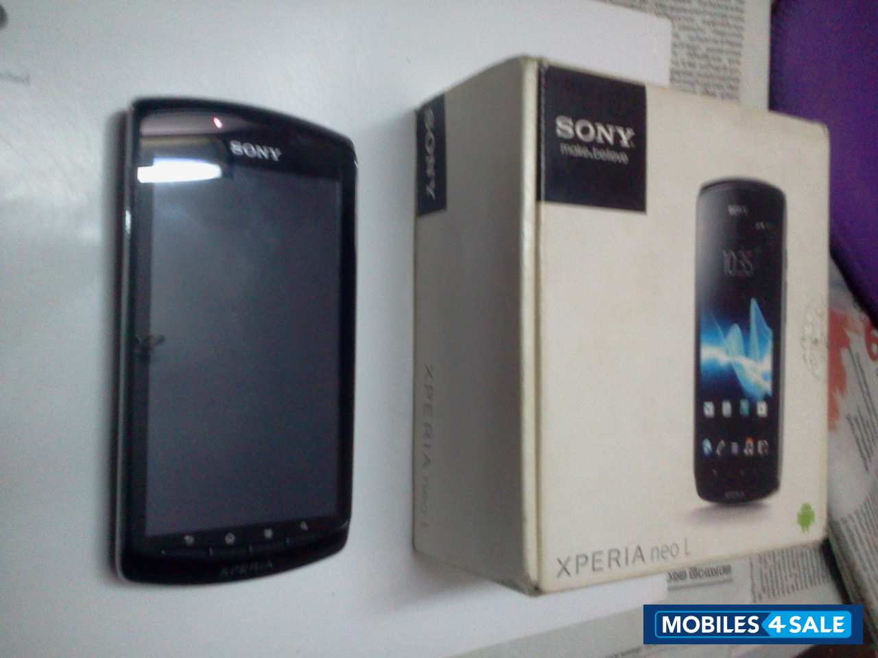 Black Sony Xperia neo L