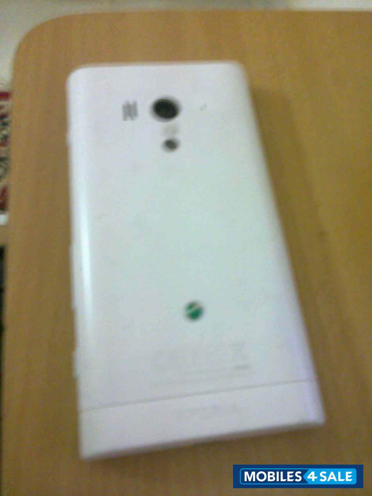 White Sony Xperia acro S