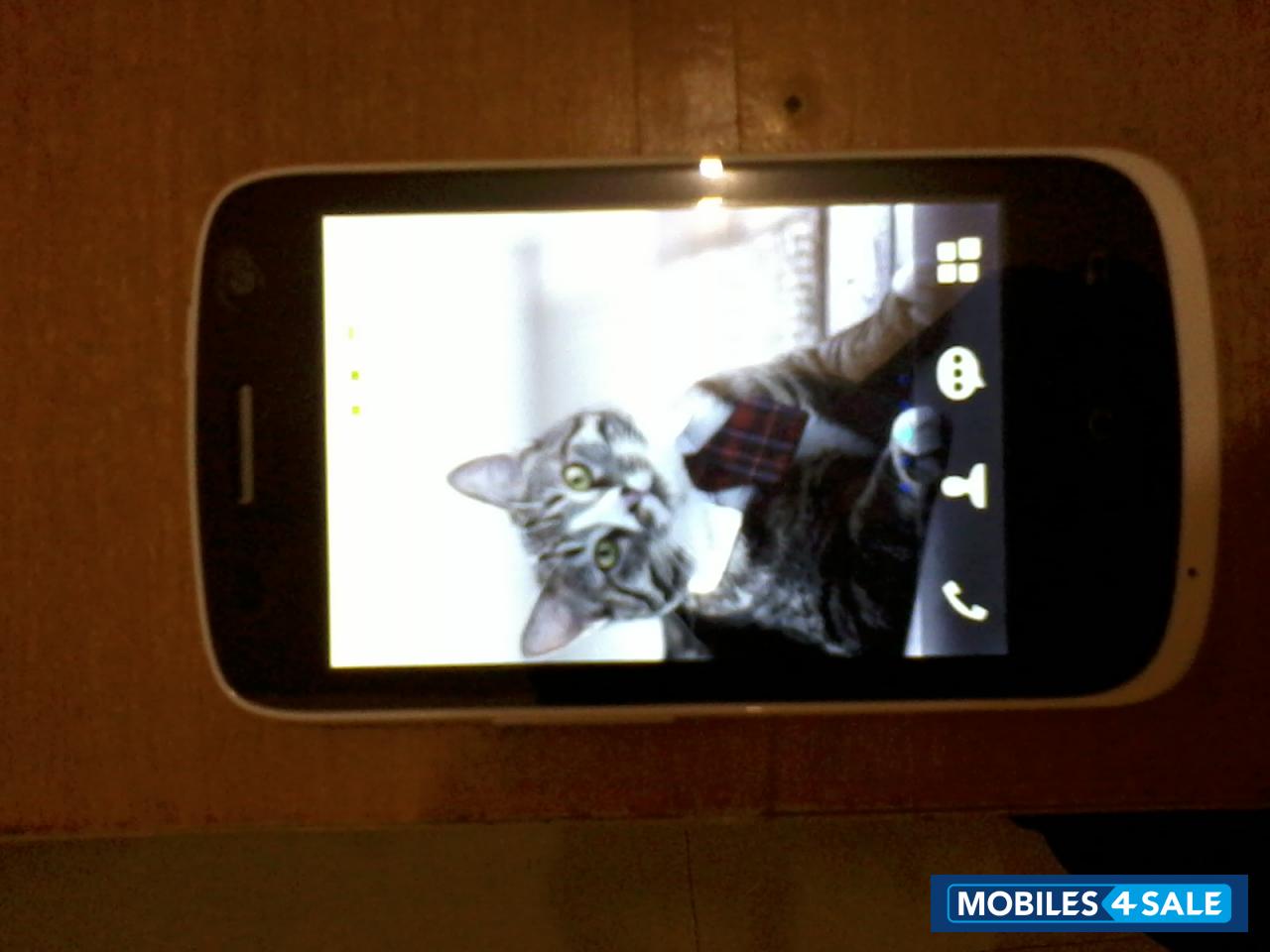 White Karbonn A1 Plus