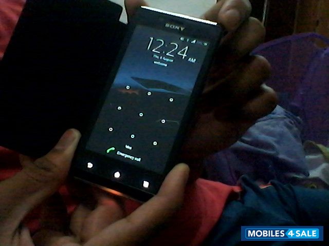 Black/white Sony Xperia J