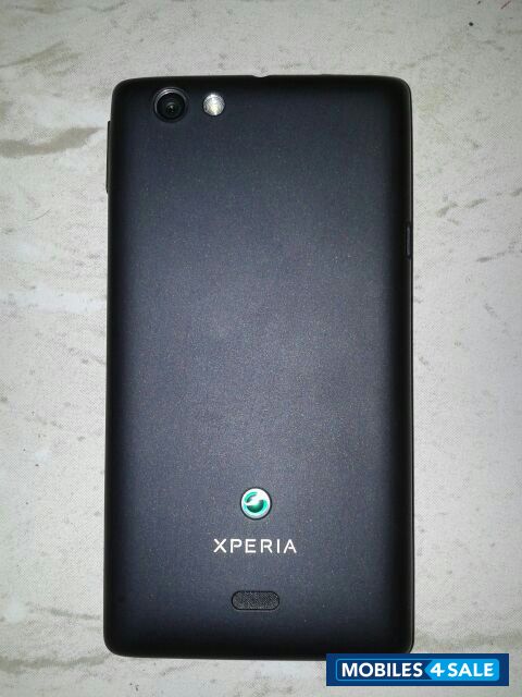 Black Sony Xperia miro