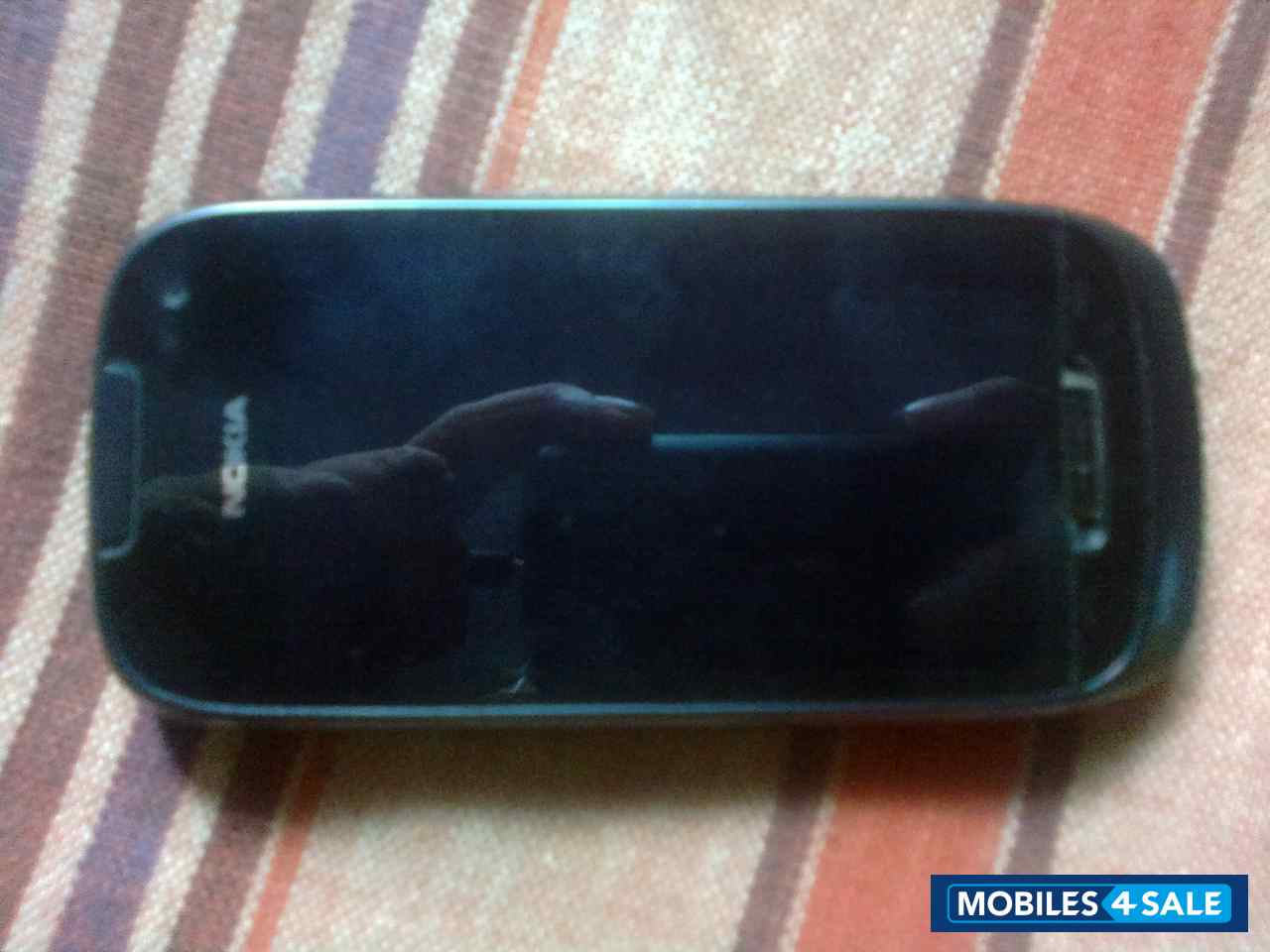 Black Nokia 701