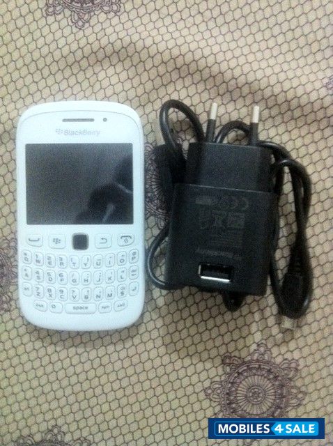 White BlackBerry Curve 9220