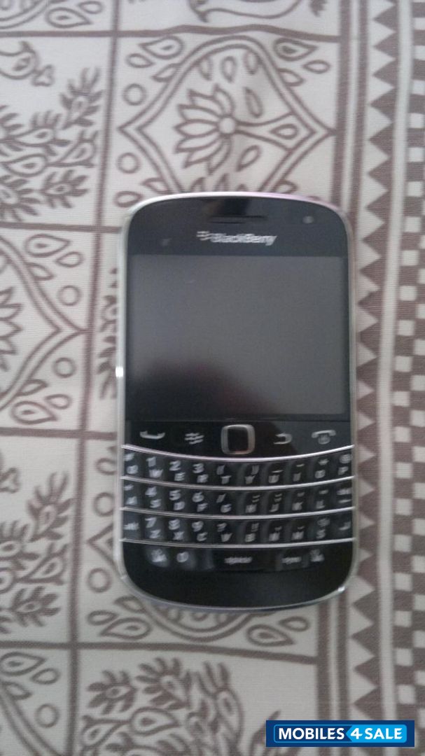 Black BlackBerry Bold 9900