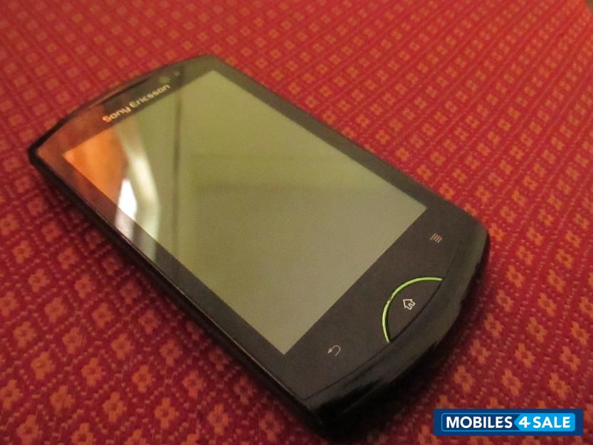 Black Sony Ericsson WT19i live with walkman