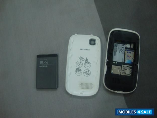 White Nokia Asha 200 White Nokia Asha 200