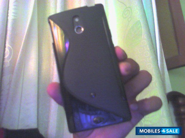 Black Sony Xperia P