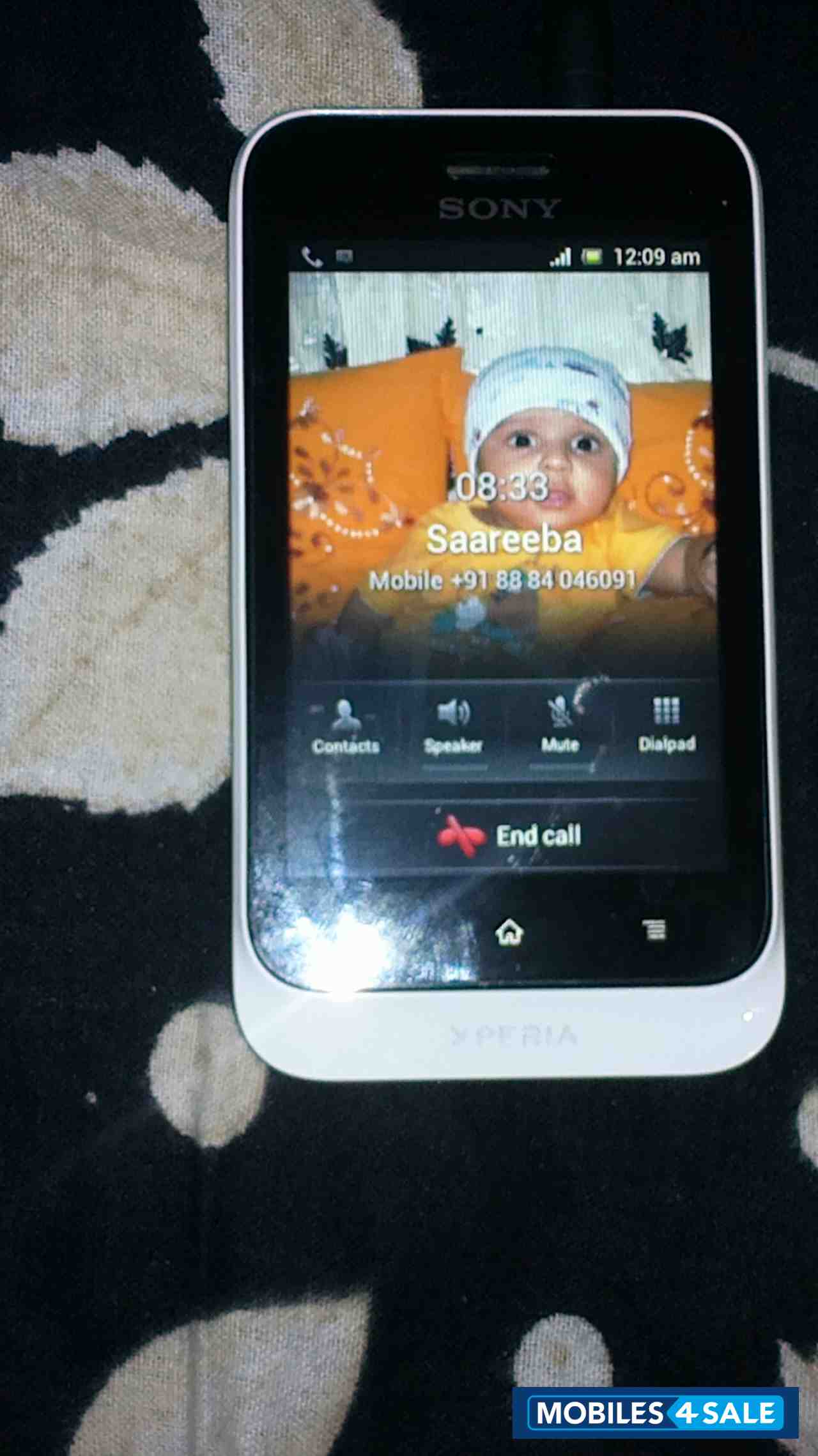 White Sony Xperia tipo