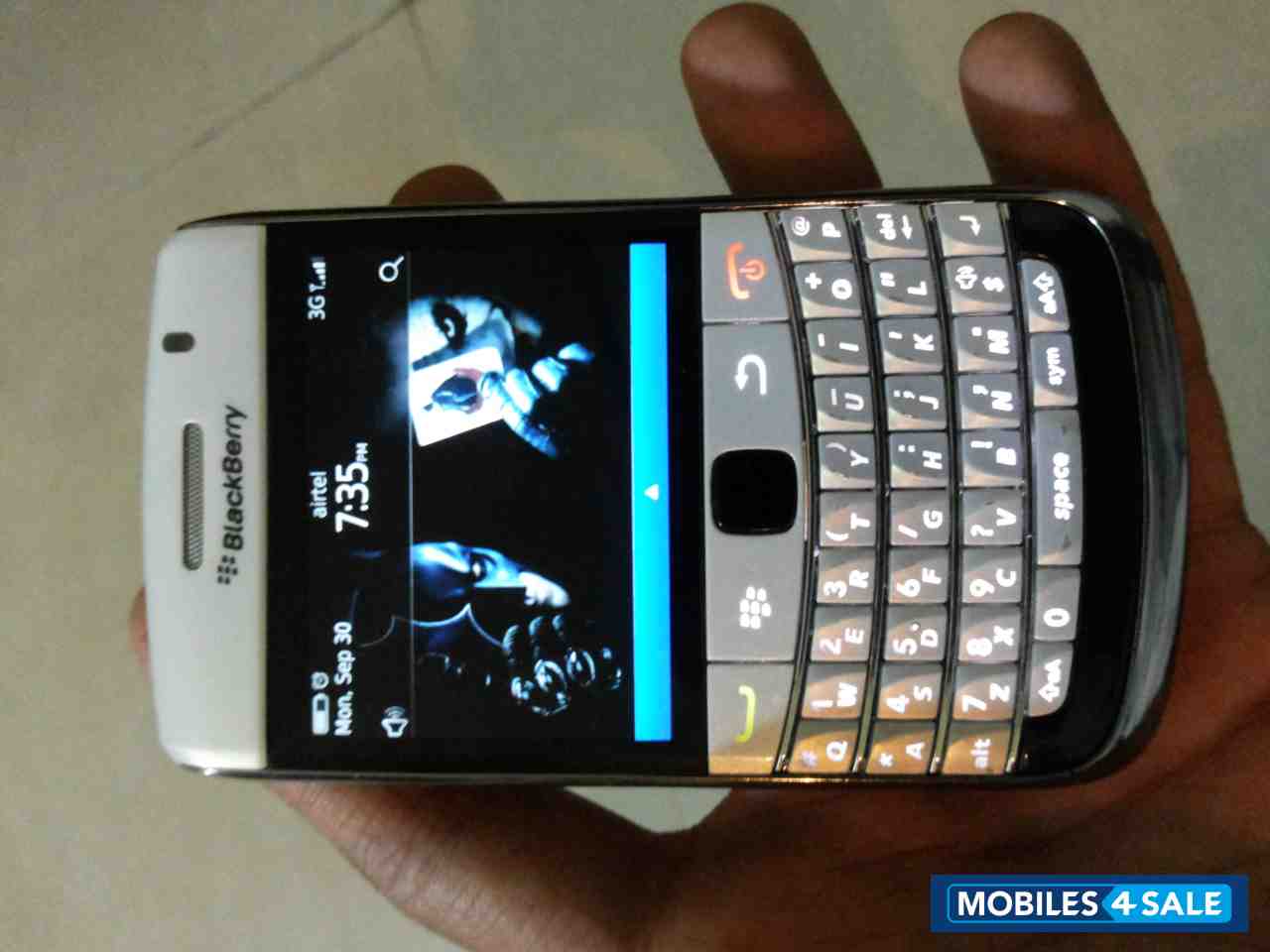 White BlackBerry Bold 9780
