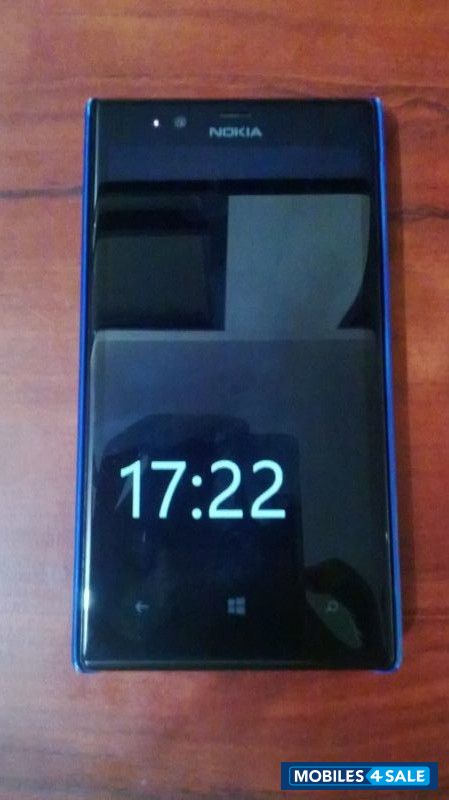 Black Nokia Lumia 720