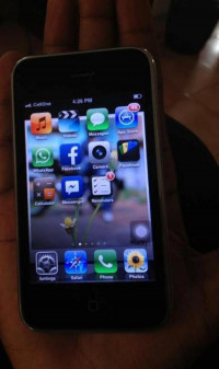 White Apple iPhone 3GS