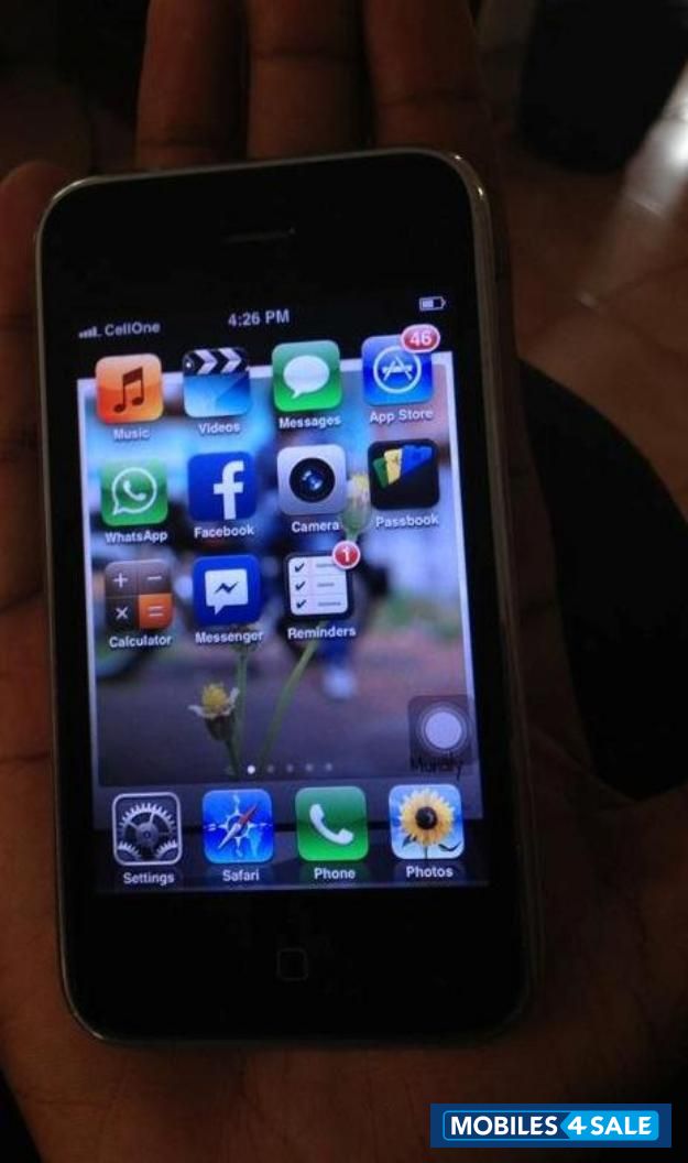 White Apple iPhone 3GS
