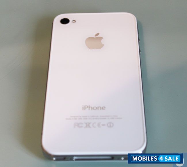 White Apple iPhone 4S