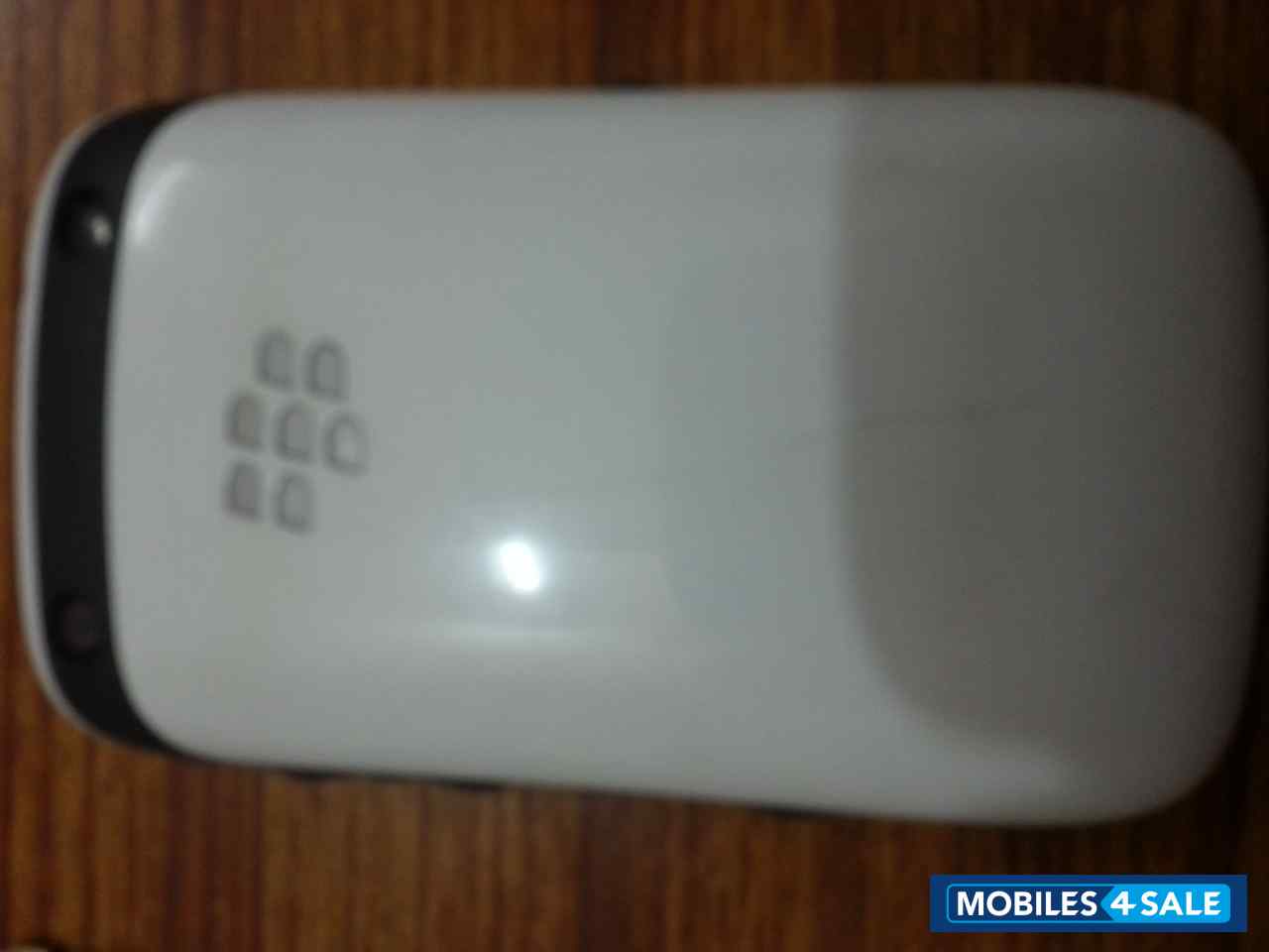 White BlackBerry Curve 9320