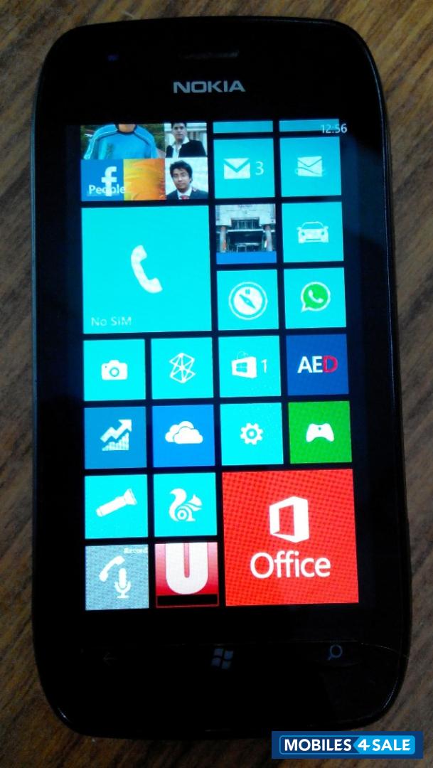 Black Nokia Lumia 710
