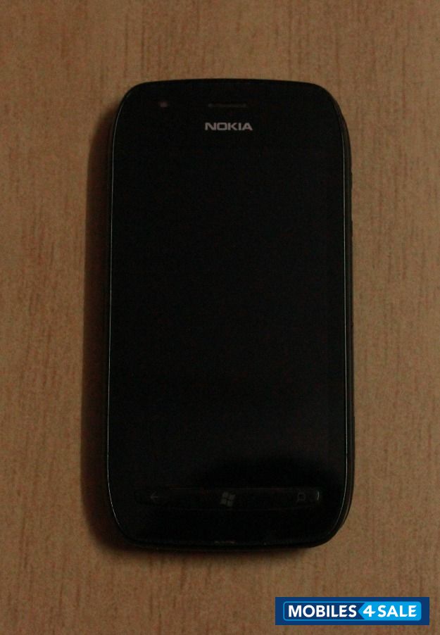 Black Nokia Lumia 710
