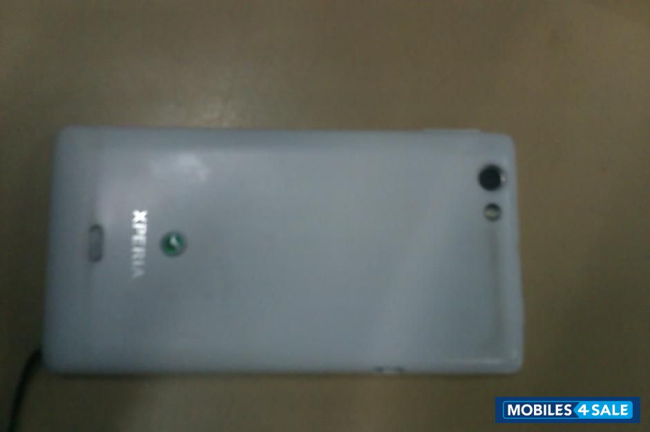 White Sony Xperia miro