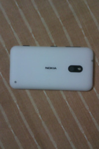 White Nokia Lumia 620