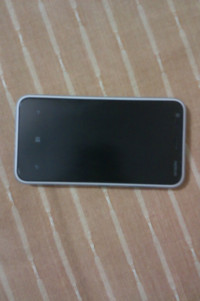 White Nokia Lumia 620