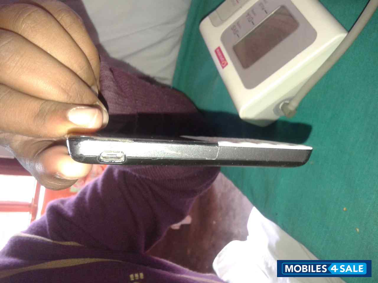 White & Black Motorola EX119 White & Black Motorola EX119