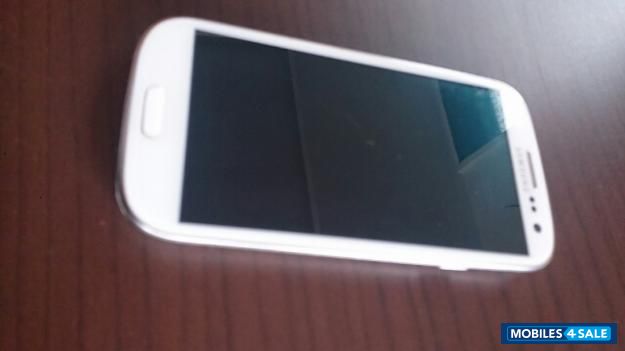 White Samsung Galaxy S3