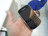 Black BlackBerry Bold 9900