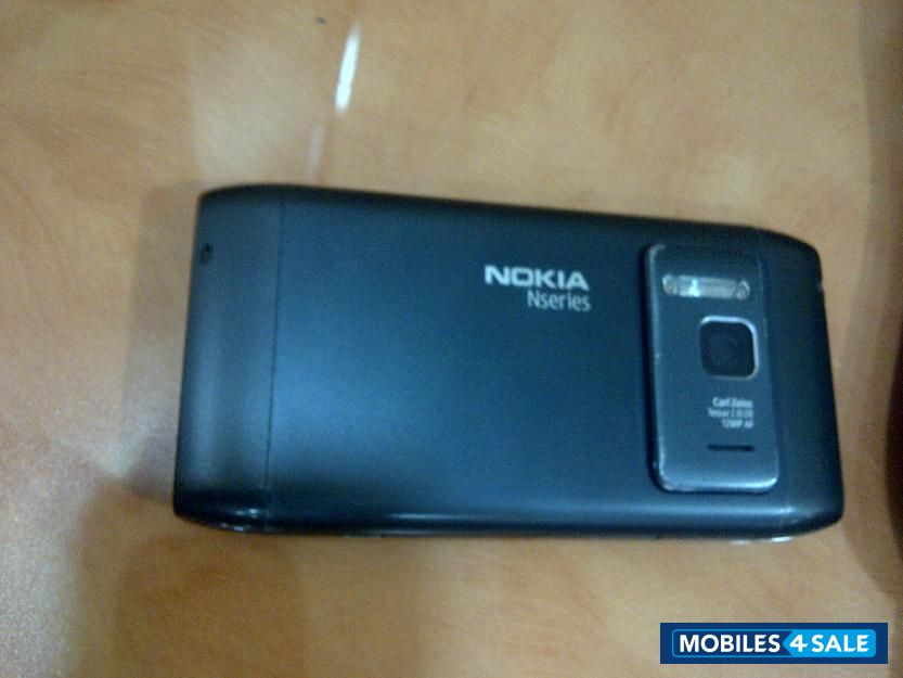 Black Nokia N8