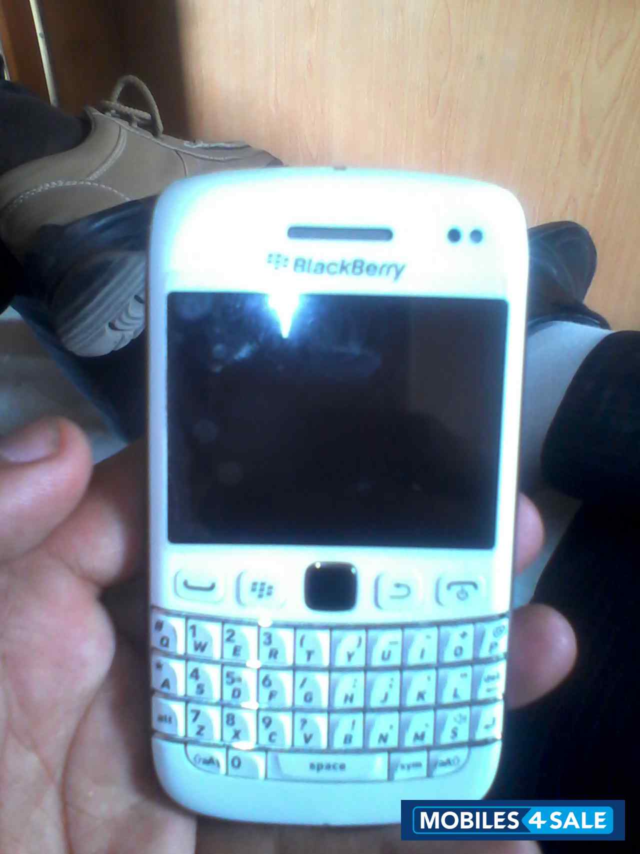 White BlackBerry Bold 9790