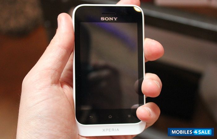 White Sony Xperia tipo