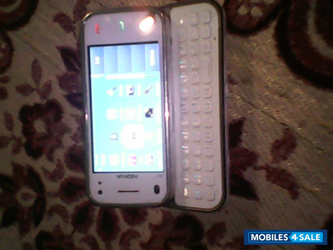 White Nokia N95 8GB